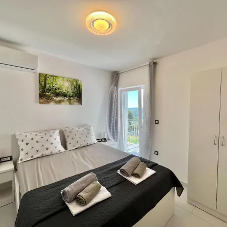 펜션 Large House With Swimming Pool And Terrace *