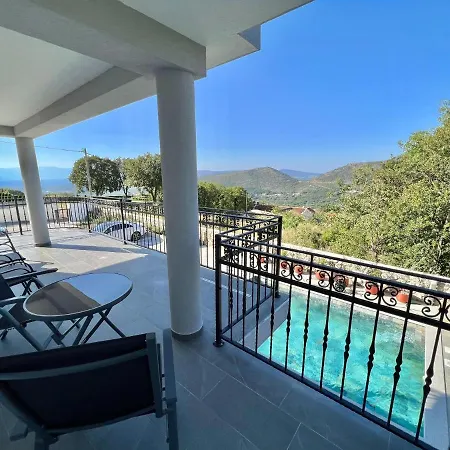 펜션 Large House With Swimming Pool And Terrace *