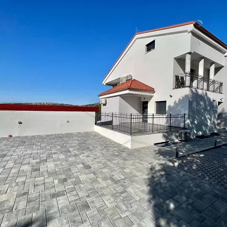 Holiday home Group With Pool *