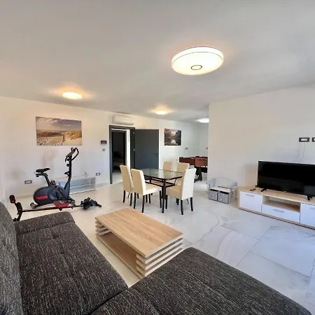 Large House With Swimming Pool And Terrace * 브리비르