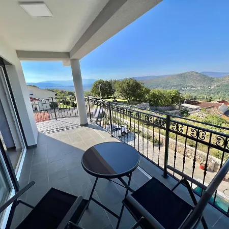 펜션 Large House With Swimming Pool And Terrace *