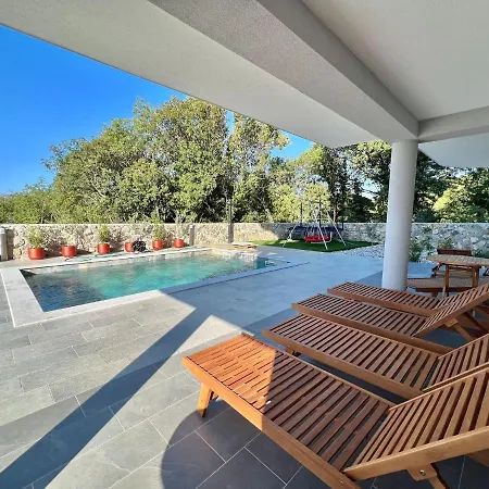 Large House With Swimming Pool And Terrace