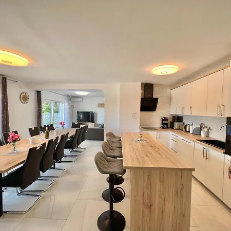 Large House With Swimming Pool And Terrace 펜션 *