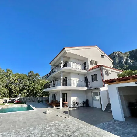 Large House With Swimming Pool And Terrace * 브리비르
