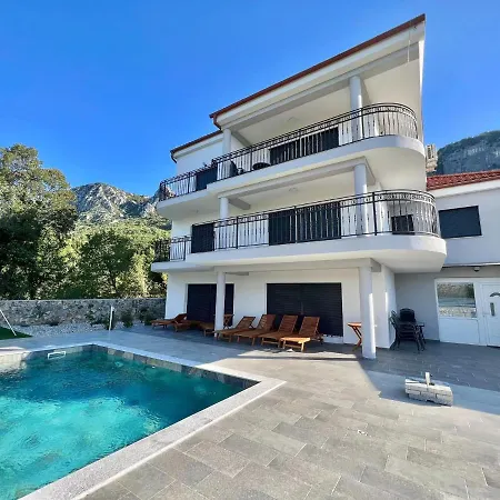 Large House With Swimming Pool And Terrace